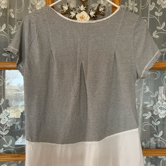 Women’s Top - Picture 2 of 3